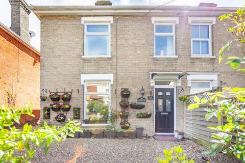 4 bedroom semi-detached house for sale, Connaught Road, Attleborough