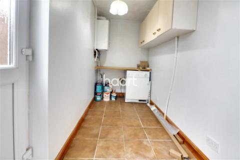 3 bedroom end of terrace house to rent, Welcombe Avenue, Swindon
