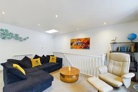 100 Treclago View, Camelford, PL32 9AE