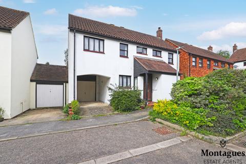 4 bedroom detached house for sale, Battle Court, Ongar, CM5