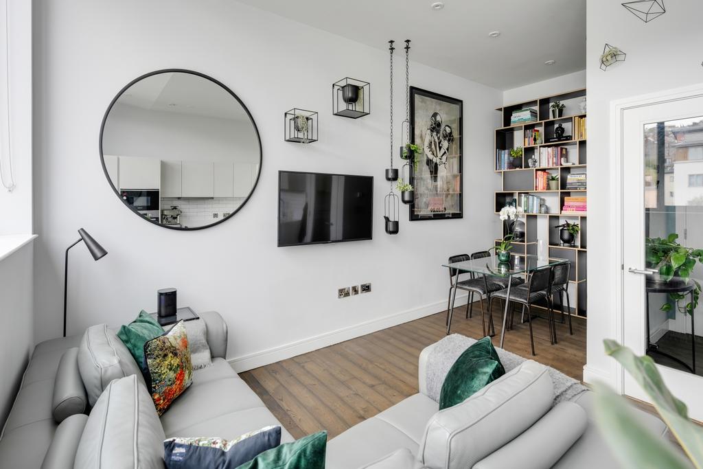 Open plan dining off kitchen