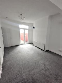 3 bedroom terraced house to rent, Vicarage Avenue TS19