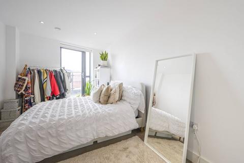 3 bedroom flat for sale, Leven Wharf, Poplar, London, E14