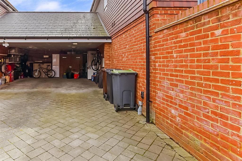 Driveway/Parking