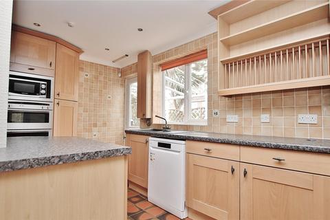 8 Barnsford Crescent, West End, Woking, GU24 9HX