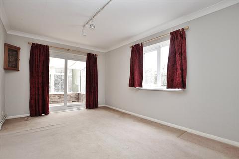8 Barnsford Crescent, West End, Woking, GU24 9HX