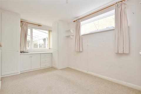 8 Barnsford Crescent, West End, Woking, GU24 9HX