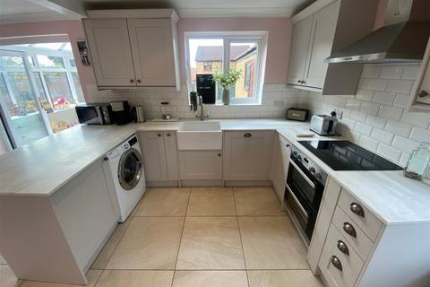 3 bedroom detached house for sale, 32 Ridgewood Avenue, Chadderton