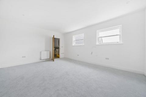 3 bedroom flat for sale, Copers Cope Road, Beckenham