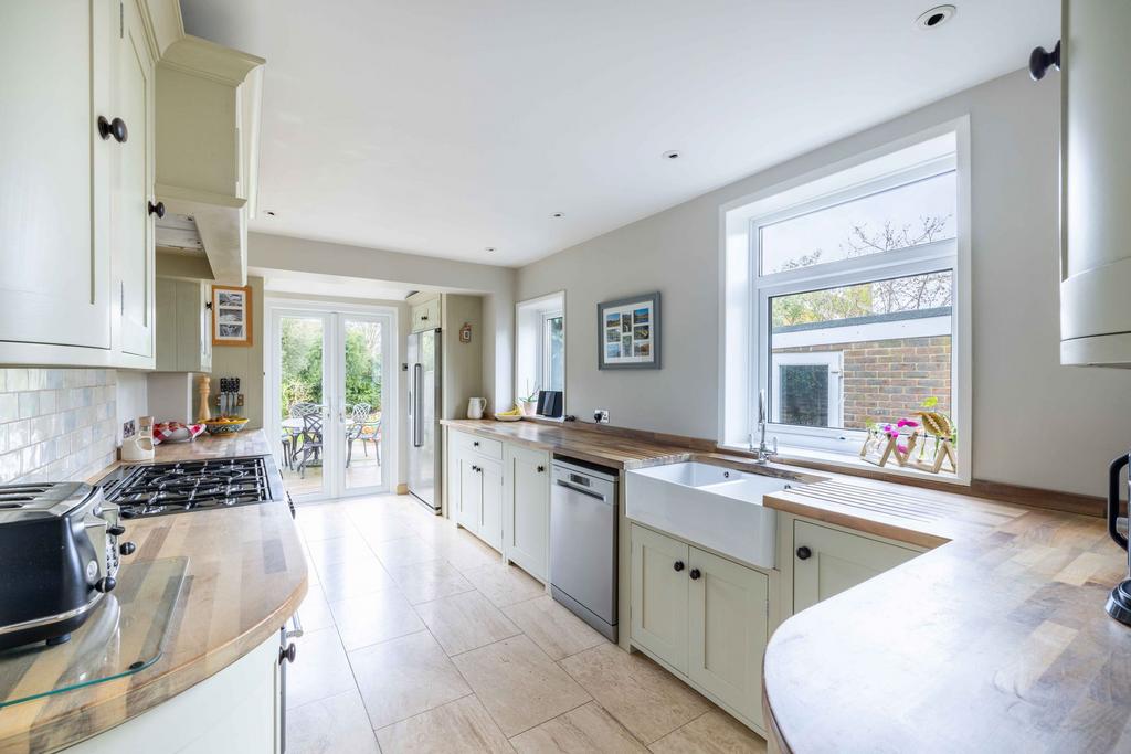 Lyoth Lane, Lindfield, RH16 5 bed end of terrace house for sale £700,000