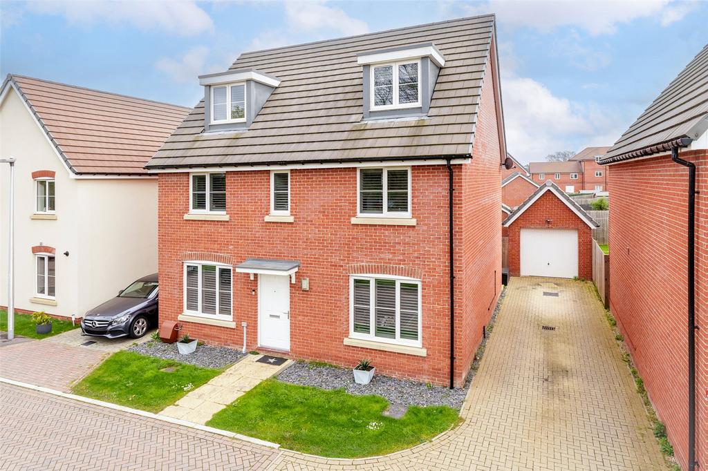 Guernsey Place, Reading RG7 5 bed detached house - £750,000