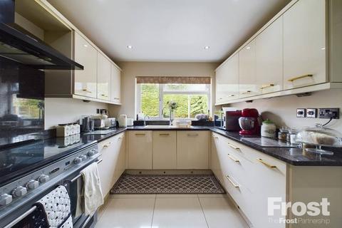 5 bedroom bungalow for sale, The Gardens, Feltham, TW14