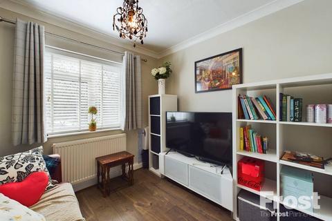 5 bedroom bungalow for sale, The Gardens, Feltham, TW14