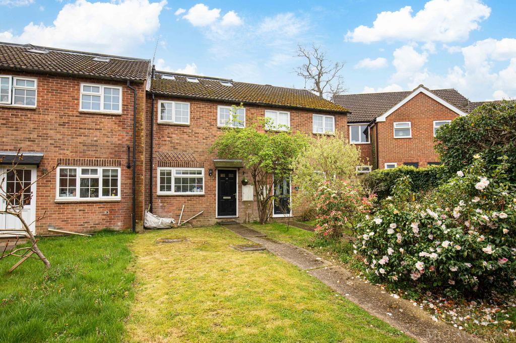 East Grinstead, East Grinstead RH19 3 bed terraced house for sale £