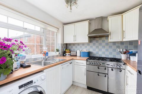 16 Bramble Twitten, East Grinstead, RH19 3DX