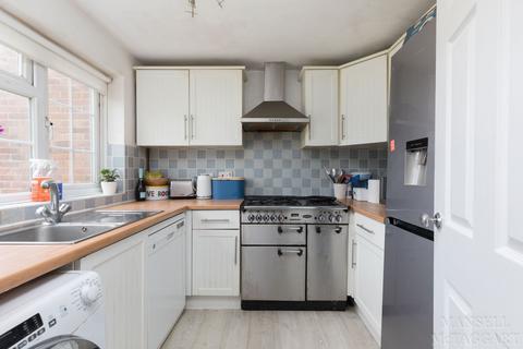 16 Bramble Twitten, East Grinstead, RH19 3DX