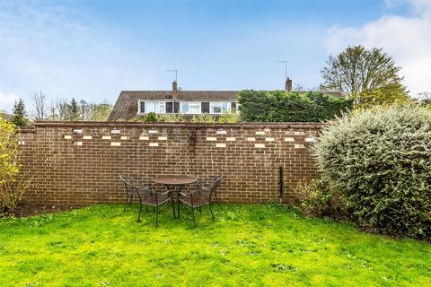 17 Windfield, Leatherhead, KT22 8UG