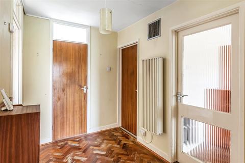 17 Windfield, Leatherhead, KT22 8UG