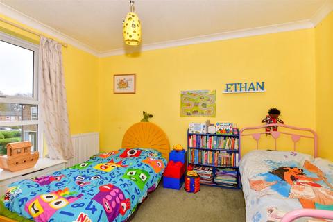 98 Millfield, New Ash Green, Longfield, DA3 8HN