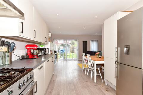 98 Millfield, New Ash Green, Longfield, DA3 8HN