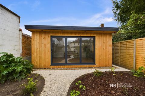 46 Albert Road, Epsom, KT17 4EH