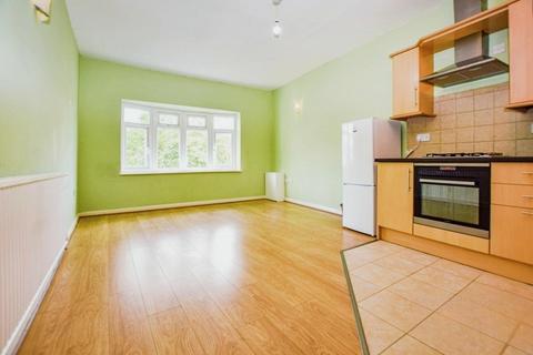 2 bedroom flat for sale, Shaftesbury Avenue, Timperley, Cheshire, WA15