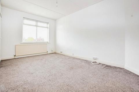 2 bedroom flat for sale, Shaftesbury Avenue, Timperley, Cheshire, WA15