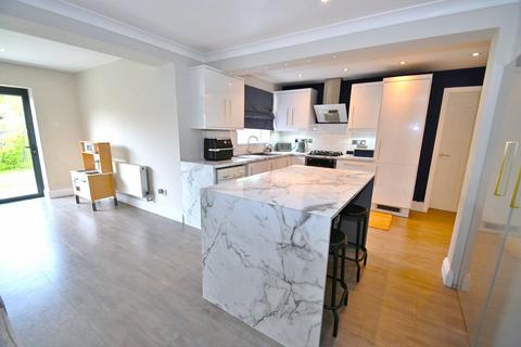 34 Rixon Close, George Green, Slough, SL3 6RH