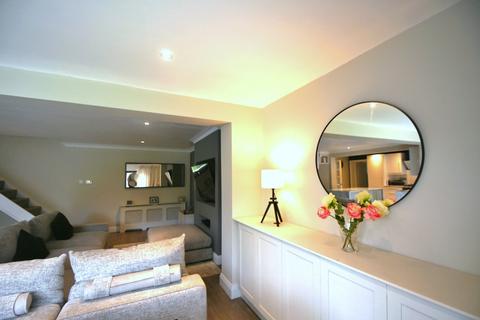34 Rixon Close, George Green, Slough, SL3 6RH