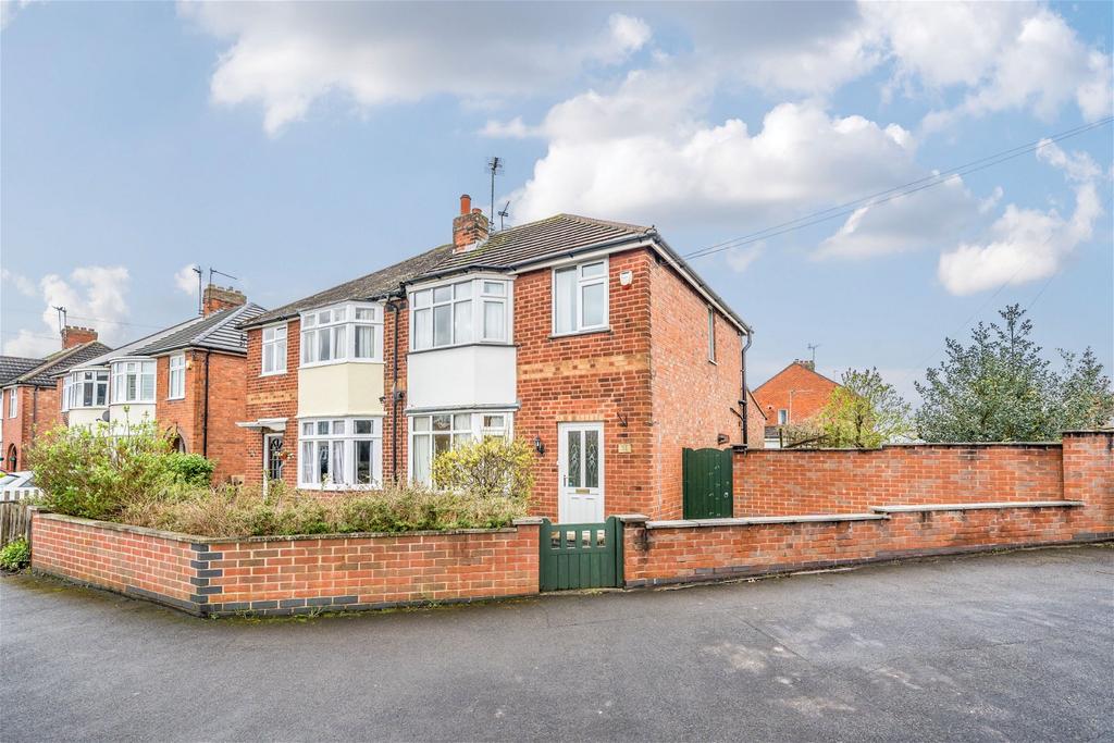 Holmfield Avenue West, Leicester Forest East 3 bed semidetached house