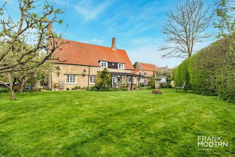 4 Clay Lane, Castor, Peterborough, PE5 7AT