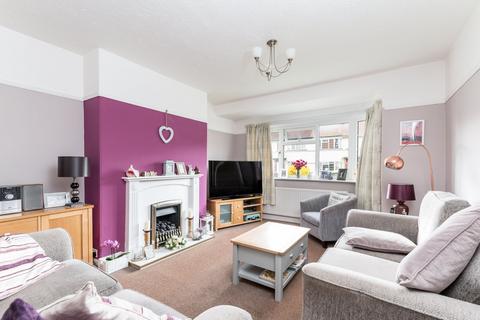 2 bedroom flat for sale, Redesdale Gardens, Leeds, West Yorkshire, LS16