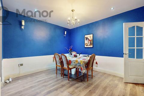 3 bedroom terraced house for sale, Strone Road, Manor Park, E12 6TN