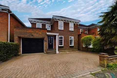 4 bedroom detached house for sale, The Spinnakers, Benfleet, SS7