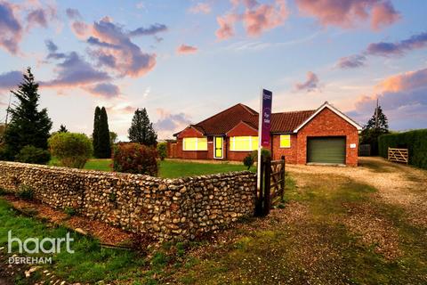 5 bedroom detached bungalow for sale, Elmham Road, Beetley