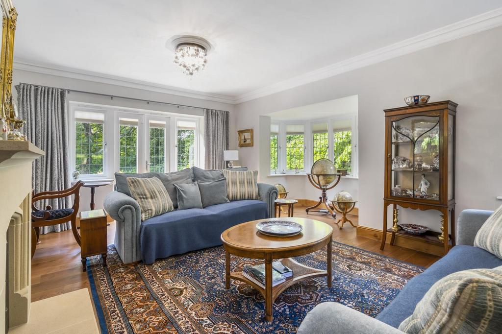 A DRAWING ROOM 1 The
