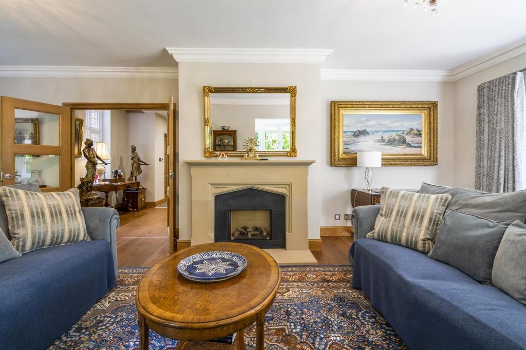 A DRAWING ROOM 2 The