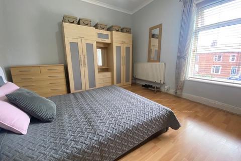 22 Whitegate Lane, Chadderton, Oldham, OL9 8LS