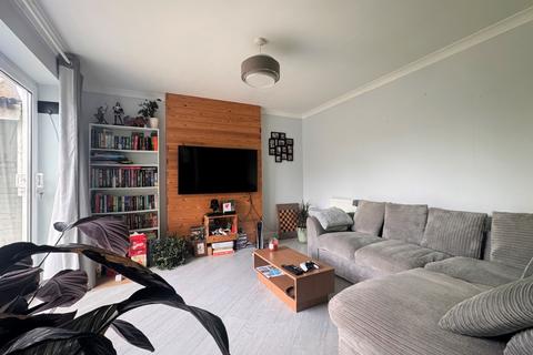 2 bedroom flat to rent, Newington Road Ramsgate CT12