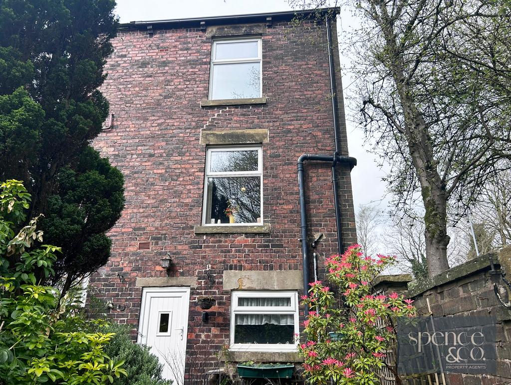Oldham Road, Springhead OL4 2 bed terraced house for sale £125,000