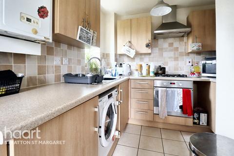 2 bedroom flat for sale, Twickenham Close, Swindon