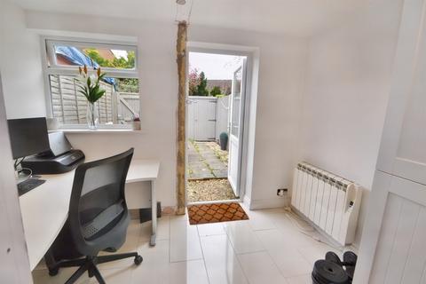 24 Cotswold Close, Verwood, BH31 6UJ