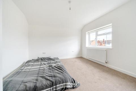2 bedroom semi-detached house for sale, Meadowcroft,  Aylesbury,  HP19