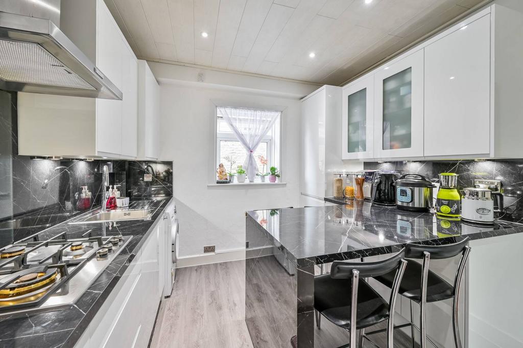 Loampit Hill, Lewisham, London, SE13 3 bed flat for sale £450,000