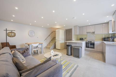 4 bedroom house to rent, Friars Mead, Docklands, London, E14