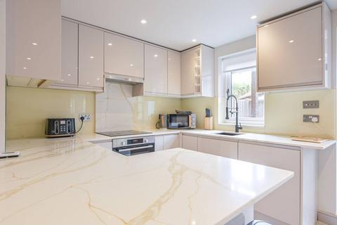 4 bedroom house to rent, Friars Mead, Docklands, London, E14