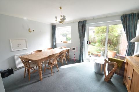 21 Devonshire Close, Amersham, HP6 5JG