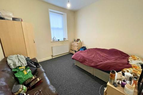 3 bedroom flat to rent, Fenham, Newcastle upon Tyne NE4
