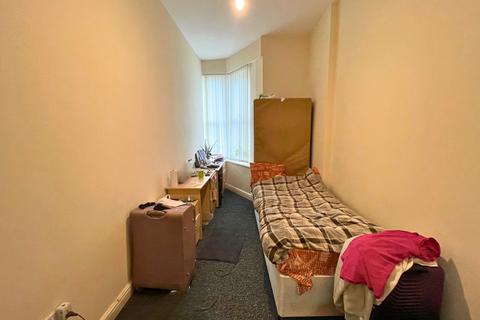 3 bedroom flat to rent, Fenham, Newcastle upon Tyne NE4