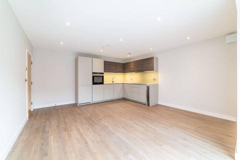 2 bedroom flat to rent, Finchley Road, Hampstead, LONDON, NW3